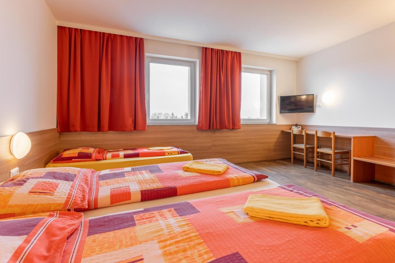 Oekotel Treffpunkt Foehrenhain Fohrenhain Extérieur photo